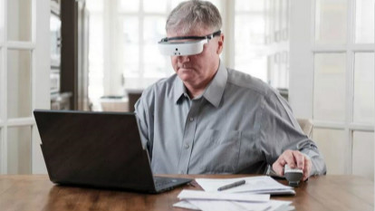 eSight 3：一款帮助盲人“重见光明”的AR头显