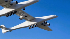 全球最大双体飞机Stratolaunch 