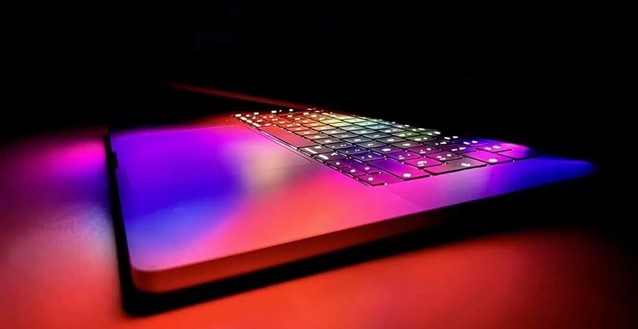 最早2026年推出 苹果正在研发20英寸折叠屏MacBook Pro