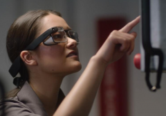 谷歌Glass智能眼镜全面停售 目
