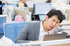 律师答疑员工因建小群被老板