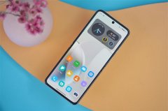 moto razr 40皎月白图赏，3999元最
