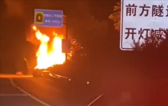 车主因方向盘卡住被烧死，网