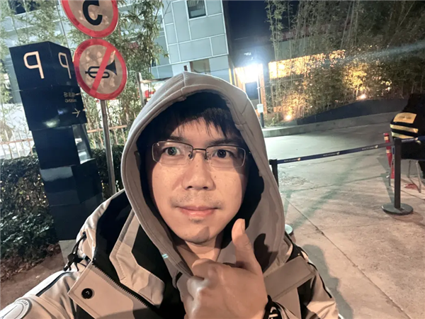 天才少年离职创业 稚晖君半年干出个人形机器人：上得工厂下得厨房