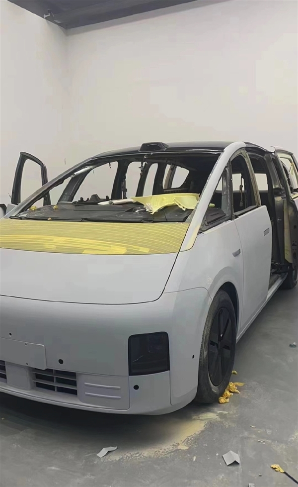 全身黑科技！搭载 500千瓦快充+城市NOA 理想 MPV MEGA 年底到来