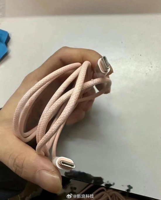 iPhone 15系列USB-C数据线曝光：质量更好的编织线