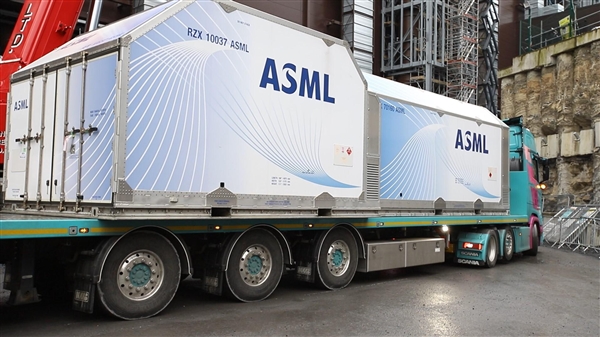 ASML今年发货第一台高NA EUV光刻机：成本逼近30亿元！
